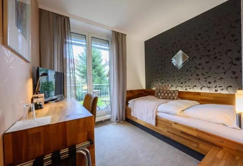 호텔 Art  Weingarten  Pizzeria Restaurant