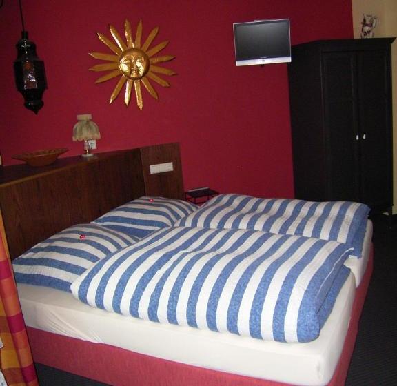 فندق Garni Café Knebel