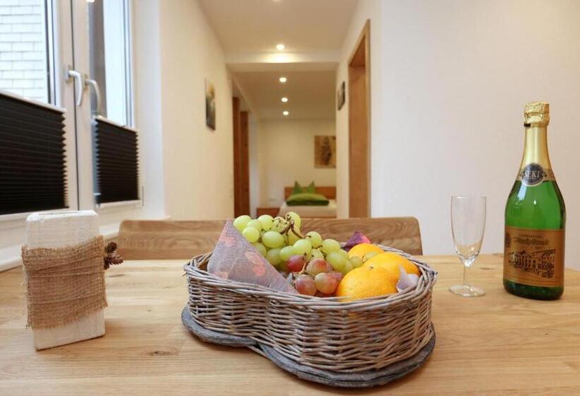 ホテル Ferienwohnungen Rebstock