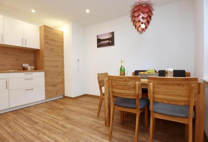 ホテル Ferienwohnungen Rebstock