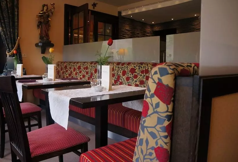 Moselhotel & Restaurant Zur Traube Gmbh