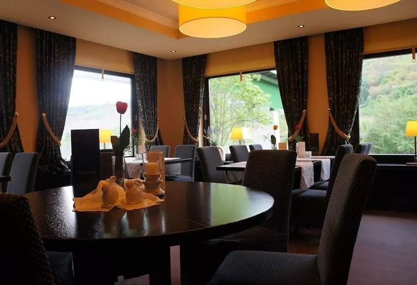 Moselhotel & Restaurant Zur Traube Gmbh