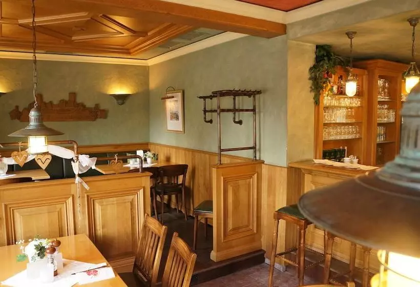 Moselhotel & Restaurant Zur Traube Gmbh