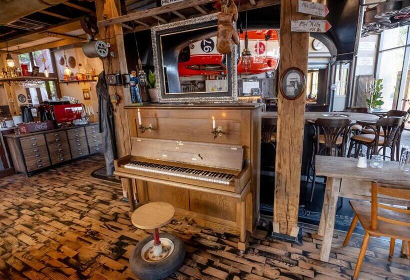 בית מלון כפרי Motorworld Inn