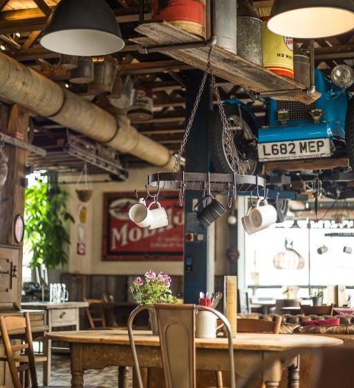 בית מלון כפרי Motorworld Inn