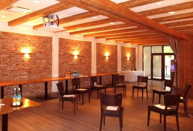 호텔 & Restaurant Ochsen Merklingen