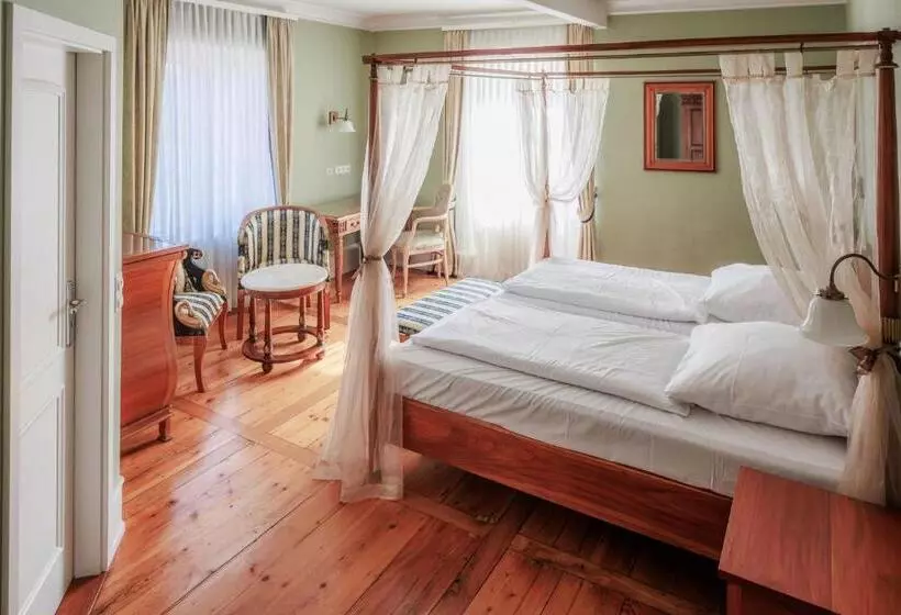 בית מלון כפרי Schloss Neckarbischofsheim