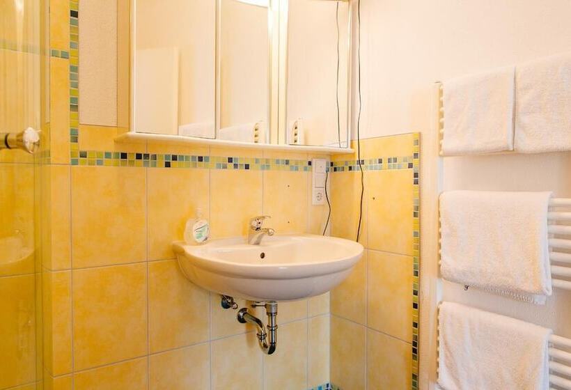 Landhotel Airport Inn