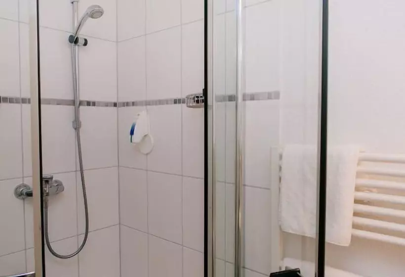 Landhotel Airport Inn