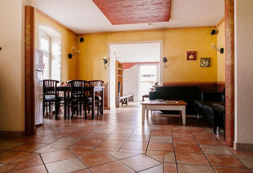 Landhotel Airport Inn