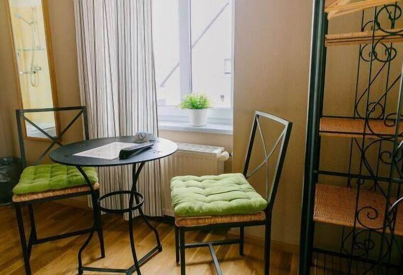 Landhotel Airport Inn