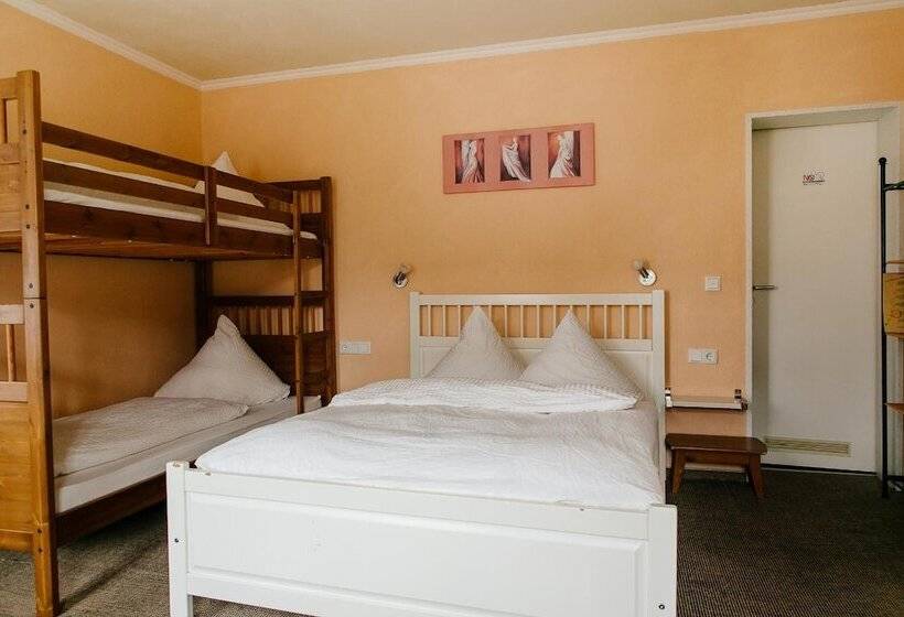 Landhotel Airport Inn