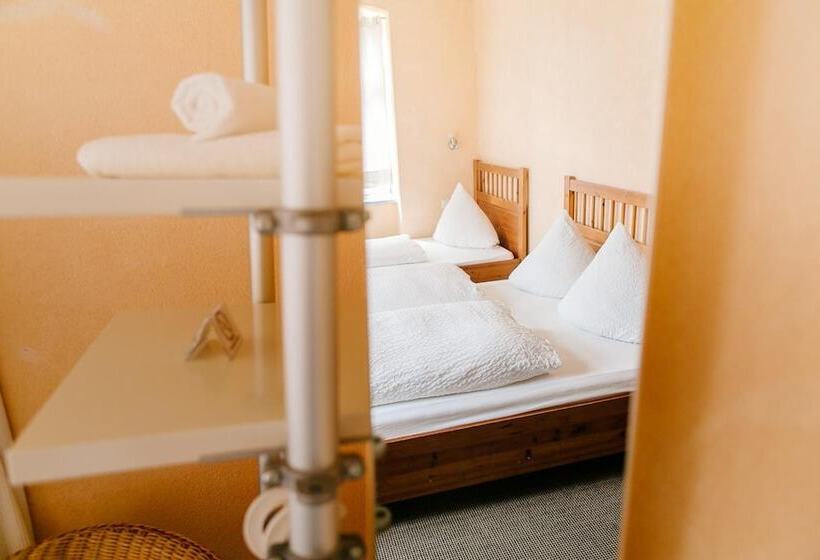 Landhotel Airport Inn