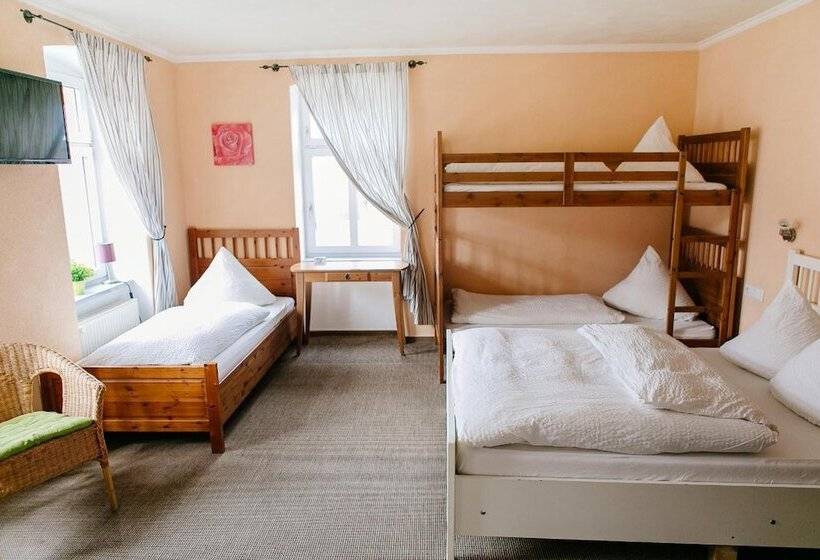 Landhotel Airport Inn