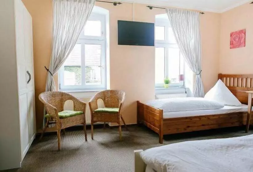 Landhotel Airport Inn