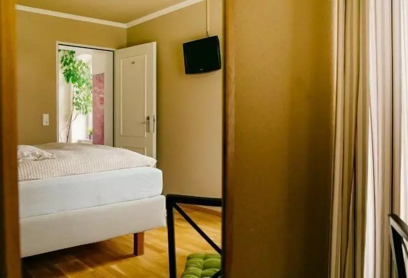 Landhotel Airport Inn