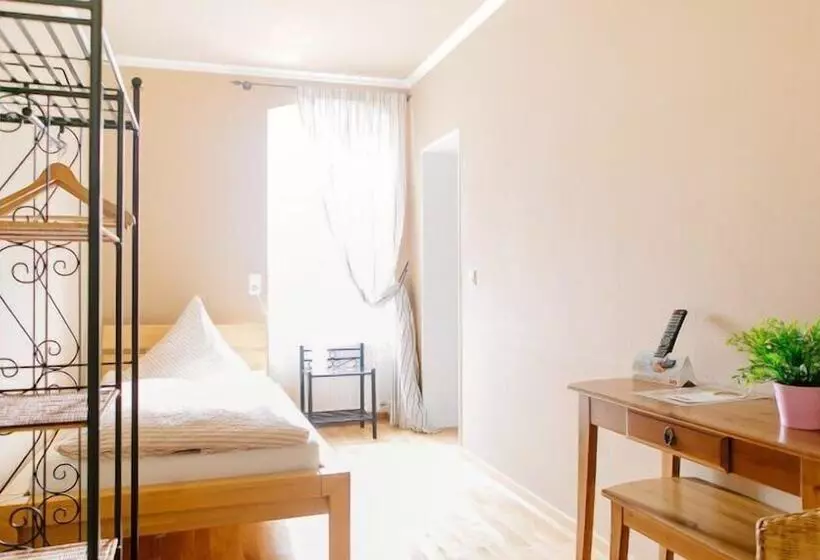 Landhotel Airport Inn