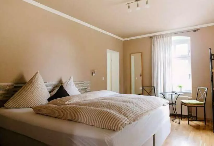 Landhotel Airport Inn