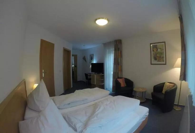 膳宿费 Zum Wasserfall Garni