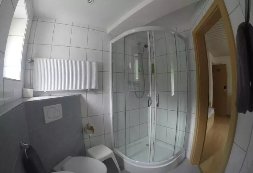 膳宿费 Zum Wasserfall Garni