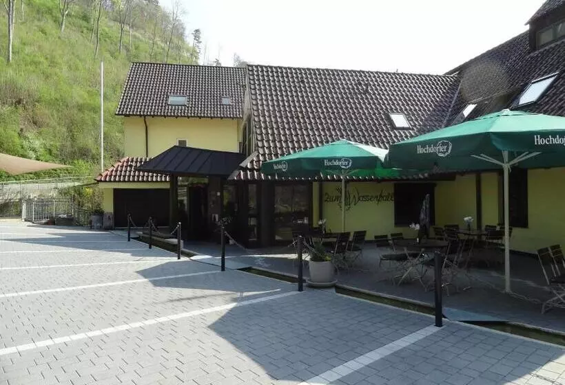 膳宿费 Zum Wasserfall Garni