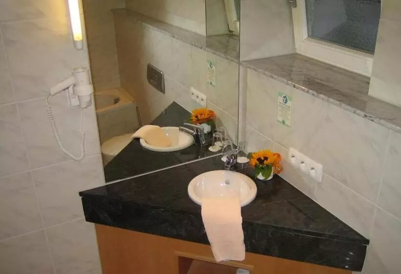 膳宿费 Zum Wasserfall Garni