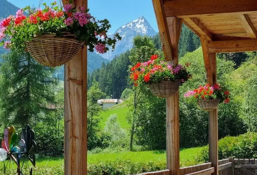 Bed and Breakfast Gästehaus Landhaus Tyrol