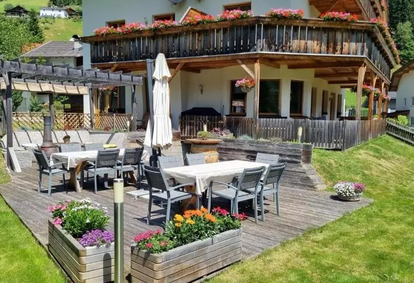 Bed and Breakfast Gästehaus Landhaus Tyrol