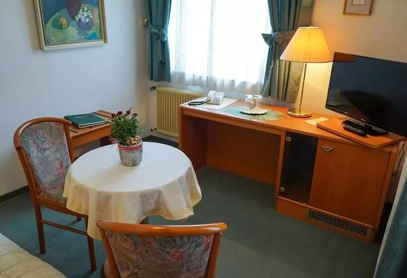 住宿加早餐  Pension Besser