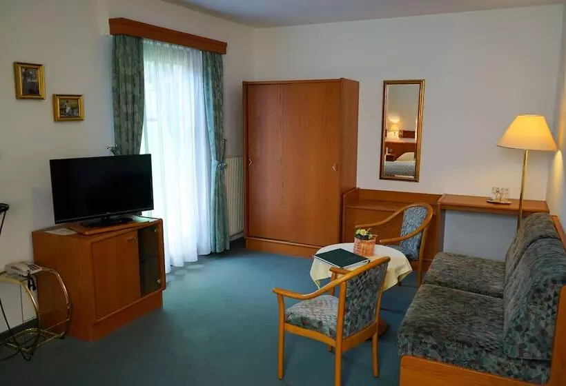 住宿加早餐  Pension Besser