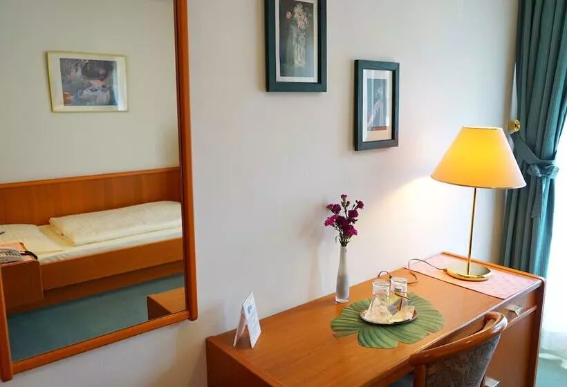 住宿加早餐  Pension Besser