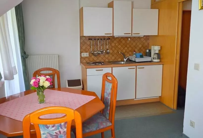 住宿加早餐  Pension Besser