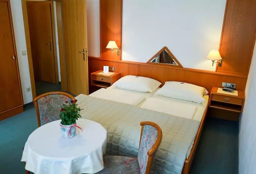 住宿加早餐  Pension Besser