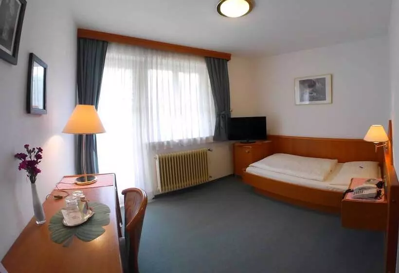 住宿加早餐  Pension Besser