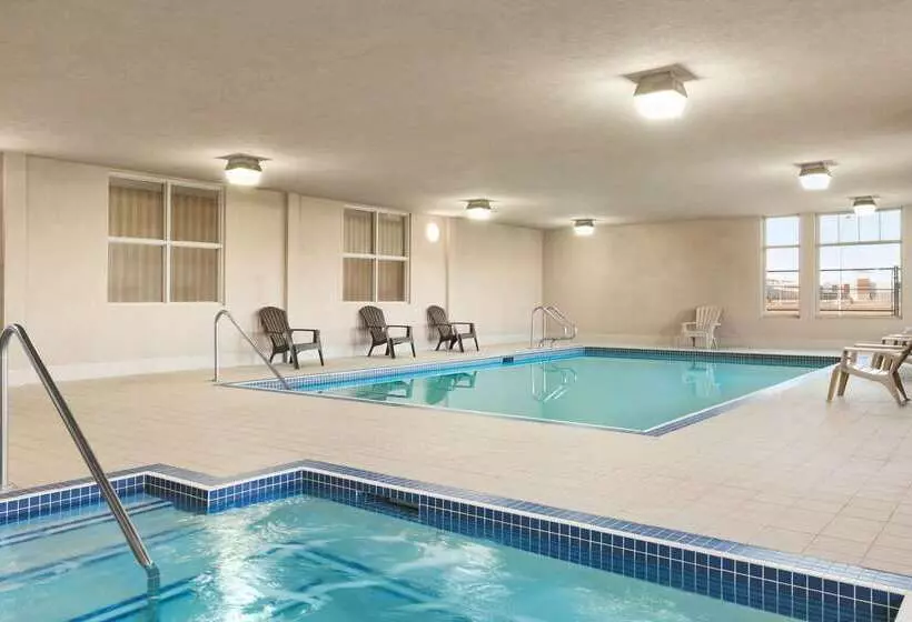 Hotel Days Inn & Suites By Wyndham Edmonton Airport