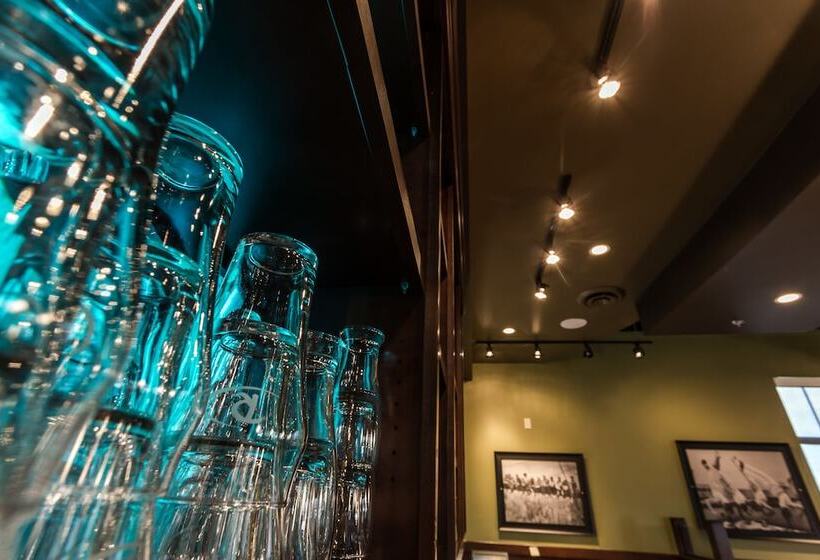 هتل Days Inn & Suites By Wyndham Edmonton Airport