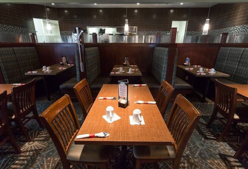 هتل Days Inn & Suites By Wyndham Edmonton Airport