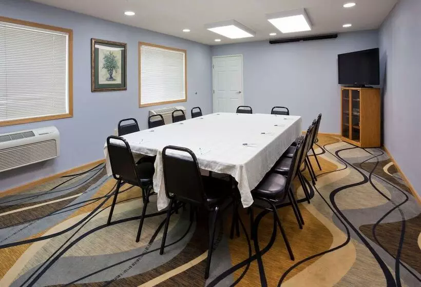 Grandstay Hotel And Suite Waseca