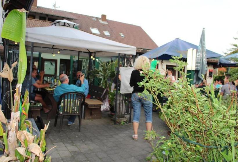 Dorf Gut Hotel Zur Warte