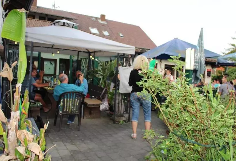 Dorf Gut Hotel Zur Warte