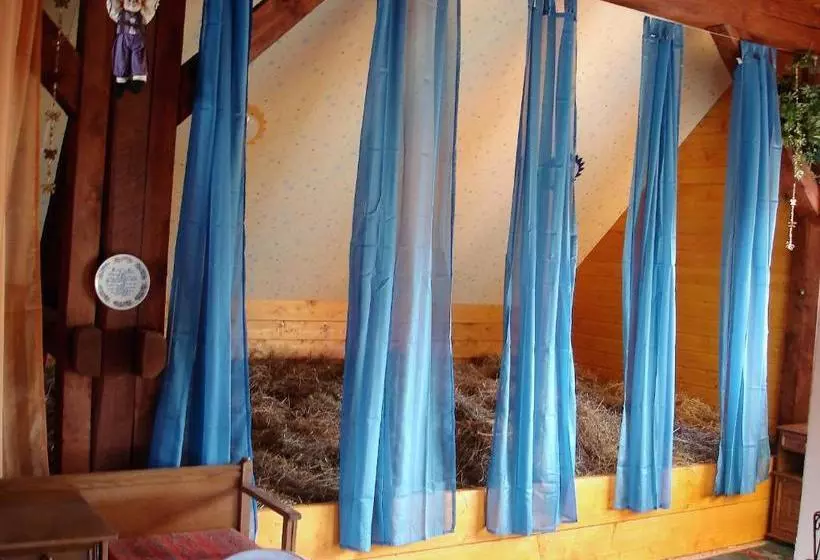 Dorf Gut Hotel Zur Warte