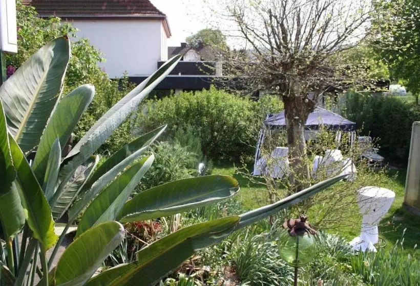 Dorf Gut Hotel Zur Warte