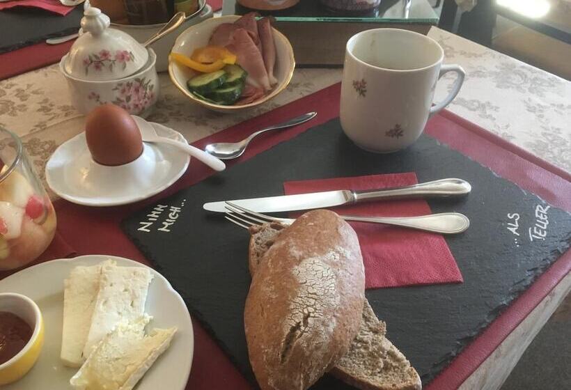 펜션 Gasthof Eberhard   Hof, Wirtshaus & Herberge