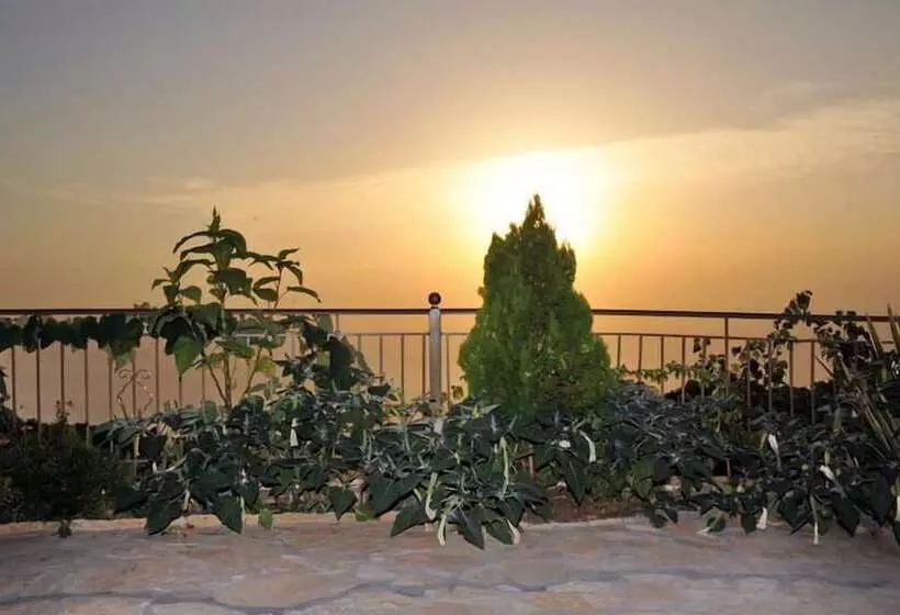 ホテル Georgia Villas