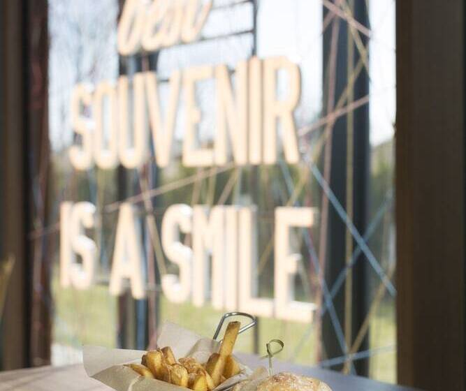 בית מלון כפרי Hampton By Hilton Krakow Airport