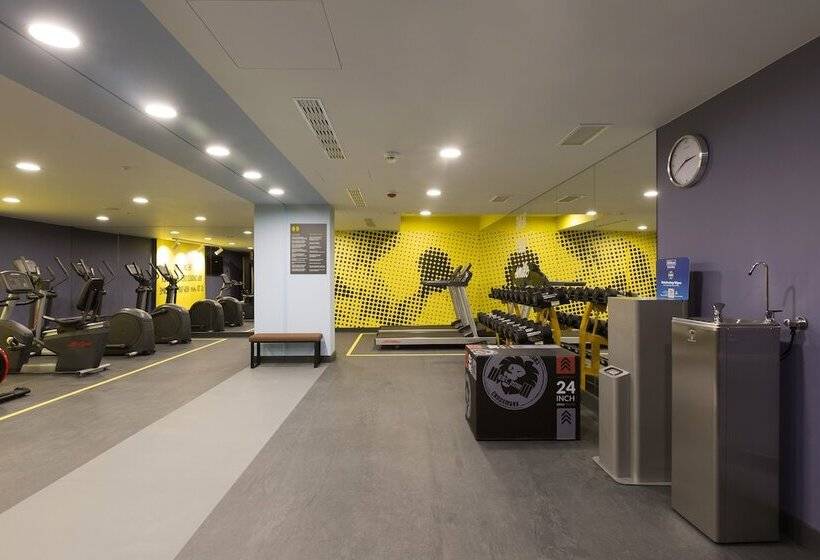 בית מלון כפרי Hampton By Hilton Krakow Airport