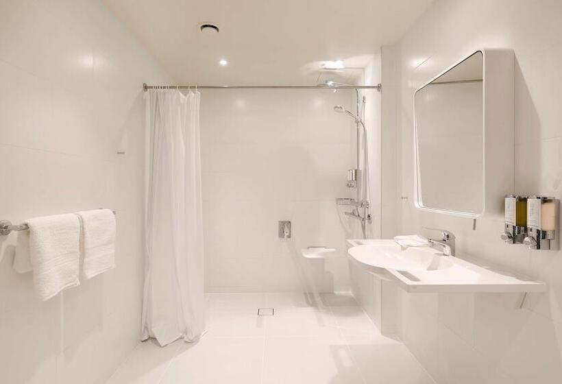 בית מלון כפרי Hampton By Hilton Krakow Airport