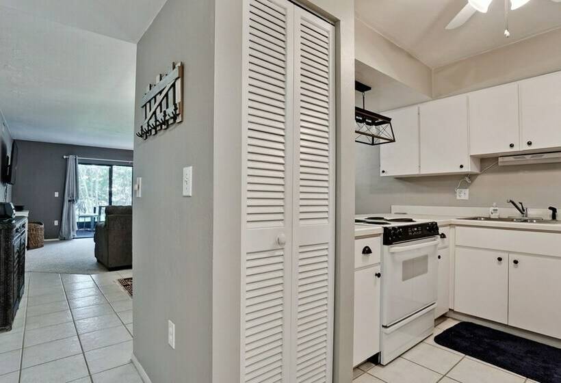 Отель Runaway Bay Resort By Bbg