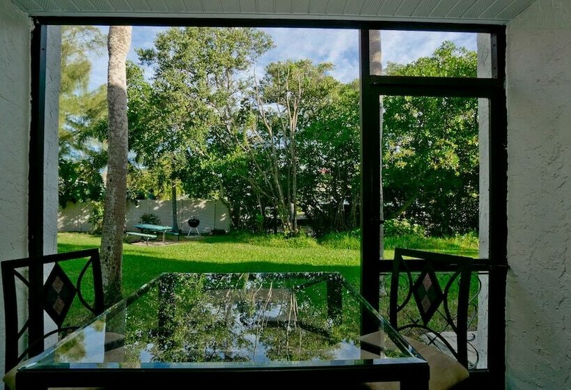 Отель Runaway Bay Resort By Bbg