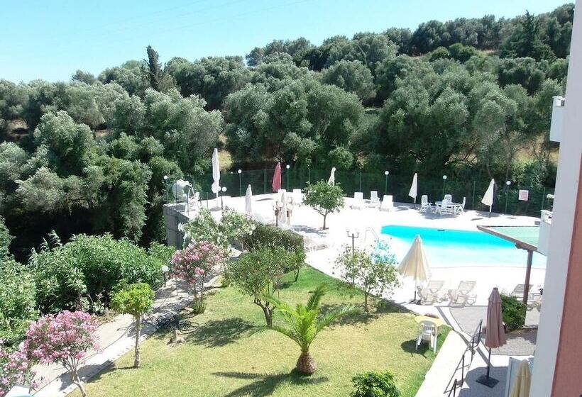 هتل Amazona Apartments And Studios